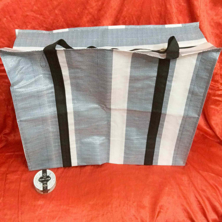 تن ماهی در برابر سایز کیسه سوم چهار گوش